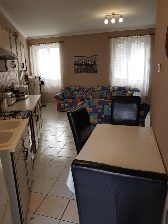 Belvárosi apartman Apartment Eger Bagian luar foto